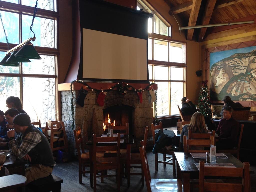 Howe Sound Inn & Brewing Company Squamish Ngoại thất bức ảnh