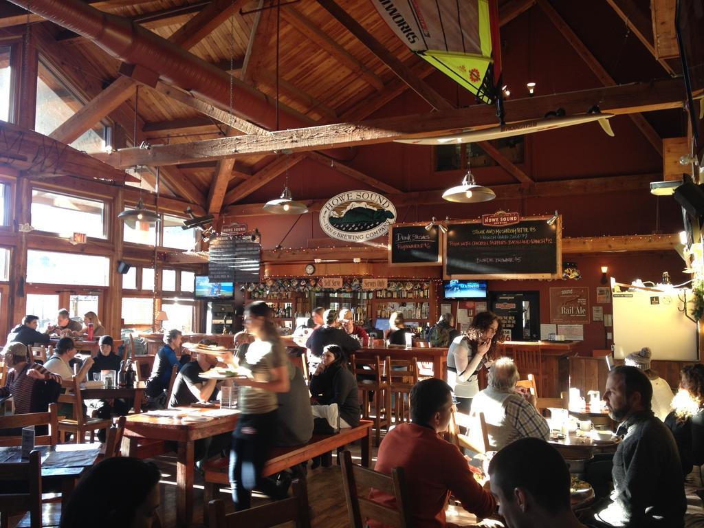 Howe Sound Inn & Brewing Company Squamish Ngoại thất bức ảnh