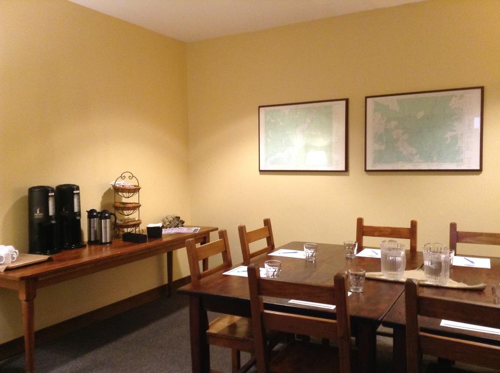 Howe Sound Inn & Brewing Company Squamish Ngoại thất bức ảnh
