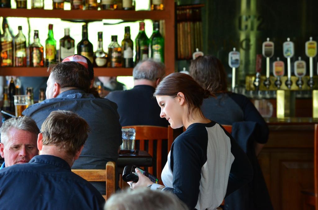 Howe Sound Inn & Brewing Company Squamish Ngoại thất bức ảnh