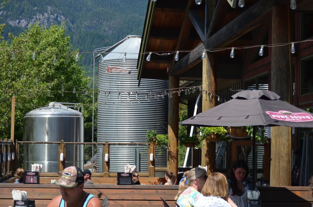 Howe Sound Inn & Brewing Company Squamish Ngoại thất bức ảnh