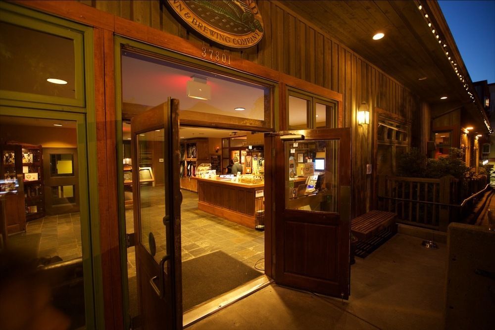 Howe Sound Inn & Brewing Company Squamish Ngoại thất bức ảnh