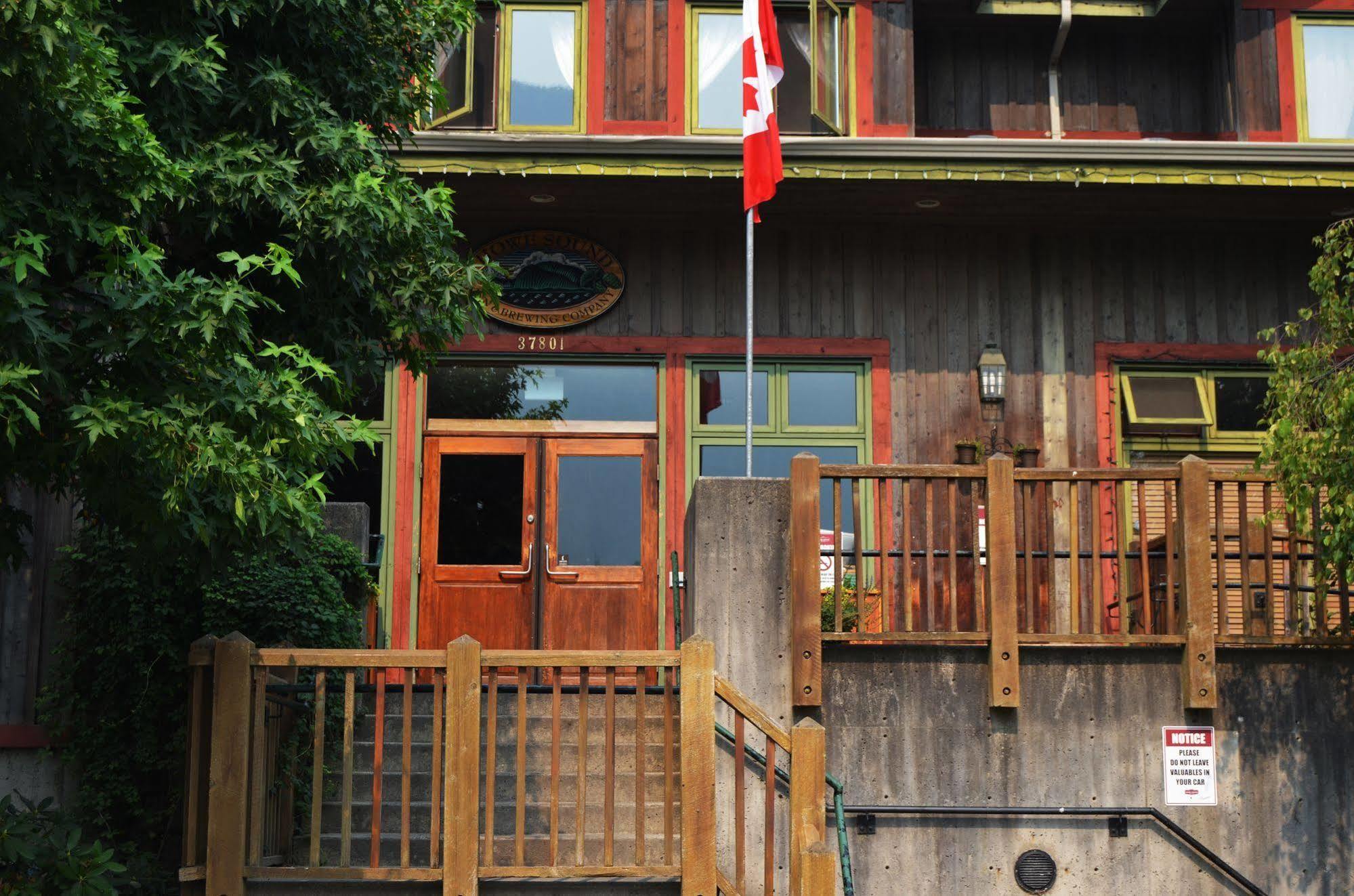 Howe Sound Inn & Brewing Company Squamish Ngoại thất bức ảnh
