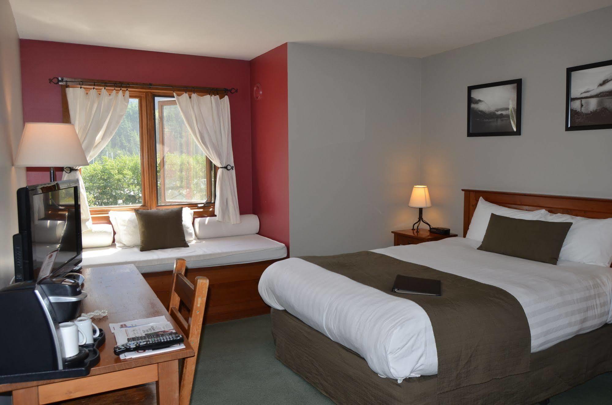 Howe Sound Inn & Brewing Company Squamish Ngoại thất bức ảnh