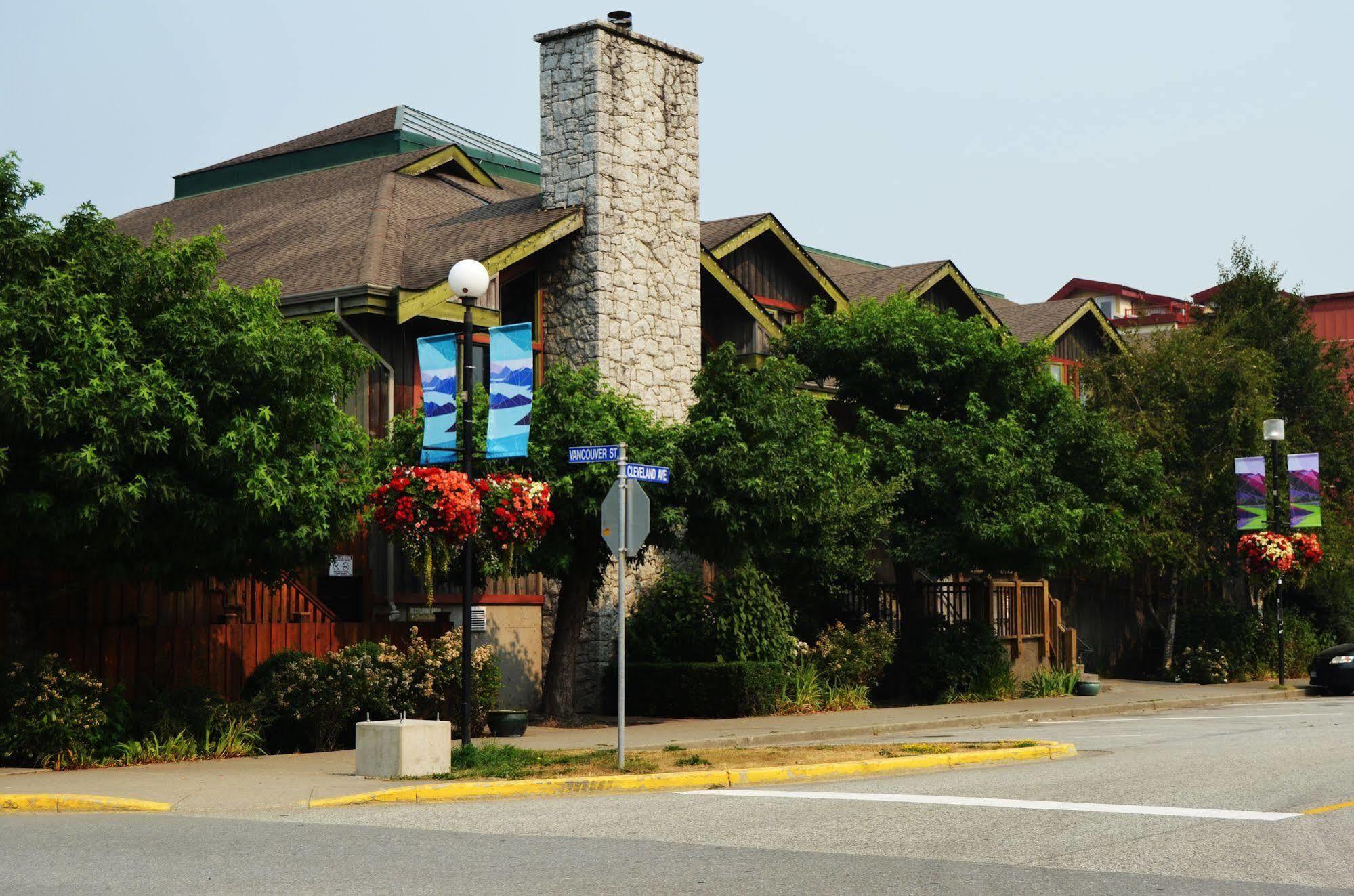 Howe Sound Inn & Brewing Company Squamish Ngoại thất bức ảnh